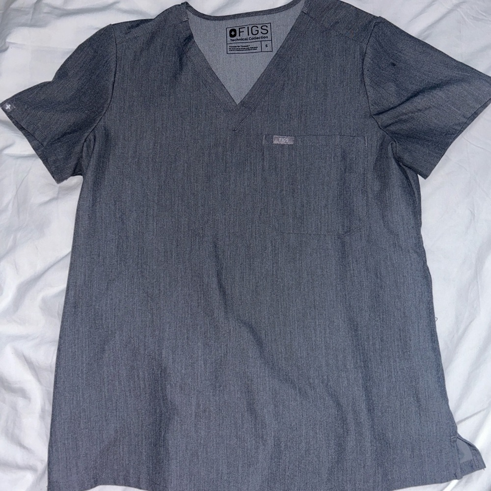 FIGS women’s Gray scrub top